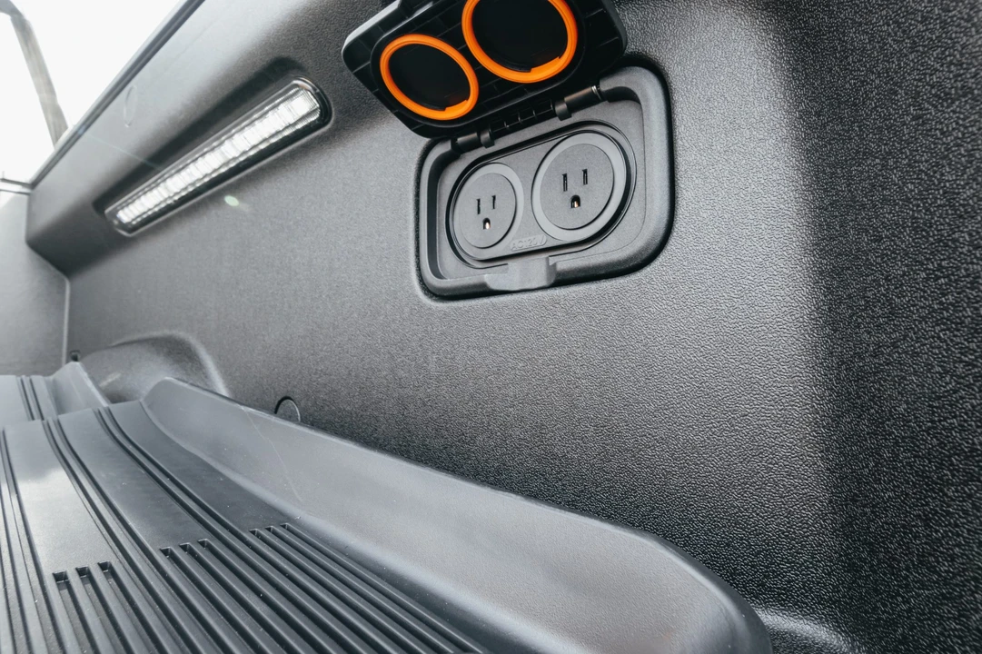 2022 Rivian R1T - Image 25 of 31