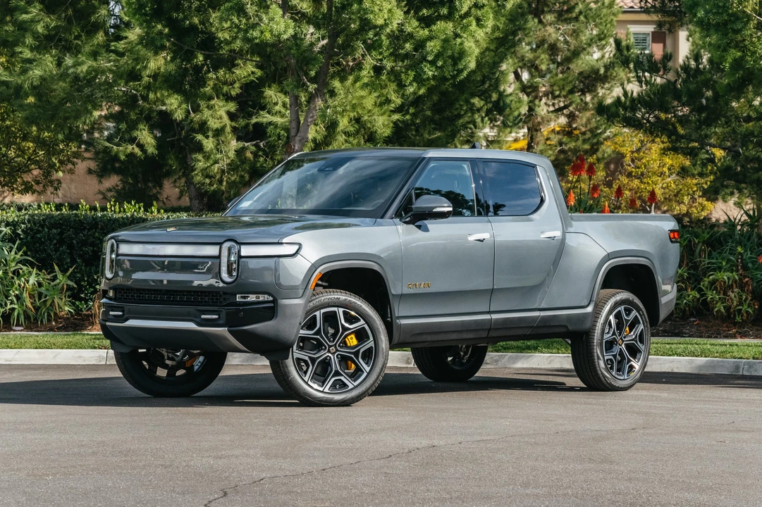 2022 Rivian R1T - Image 2 of 31