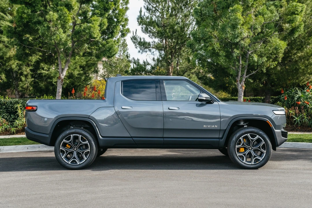 2022 Rivian R1T - Image 7 of 31
