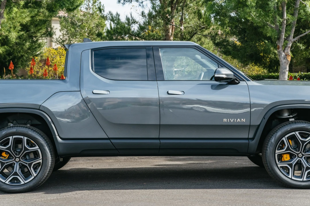 2022 Rivian R1T - Image 12 of 31