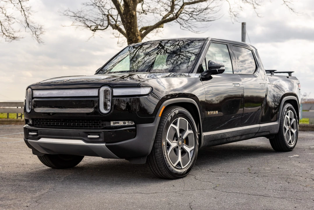 2022 Rivian R1T - Image 2 of 31