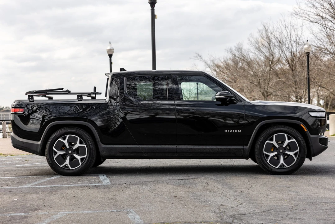 2022 Rivian R1T - Image 7 of 31