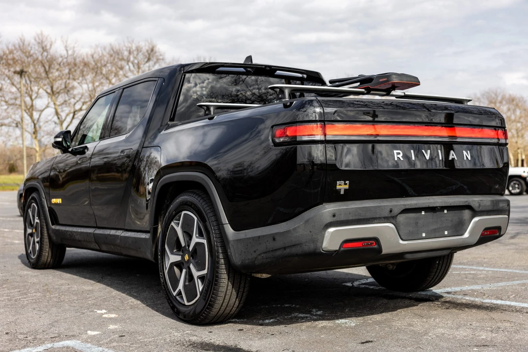 2022 Rivian R1T - Image 4 of 31