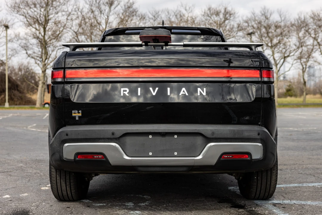 2022 Rivian R1T - Image 5 of 31