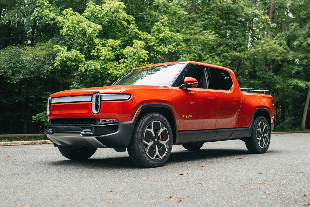 2022 Rivian R1T - Image 2 of 31