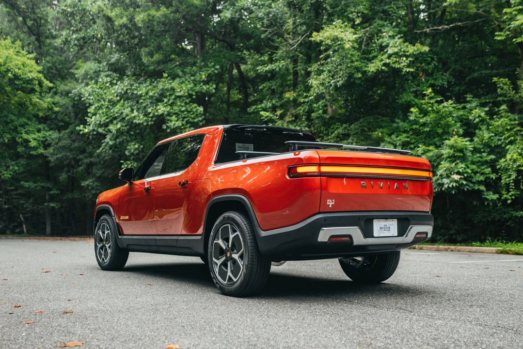 2022 Rivian R1T - Image 14 of 31