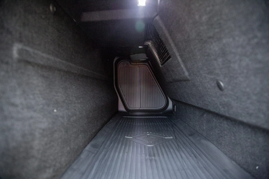 2022 Rivian R1T - Image 24 of 31