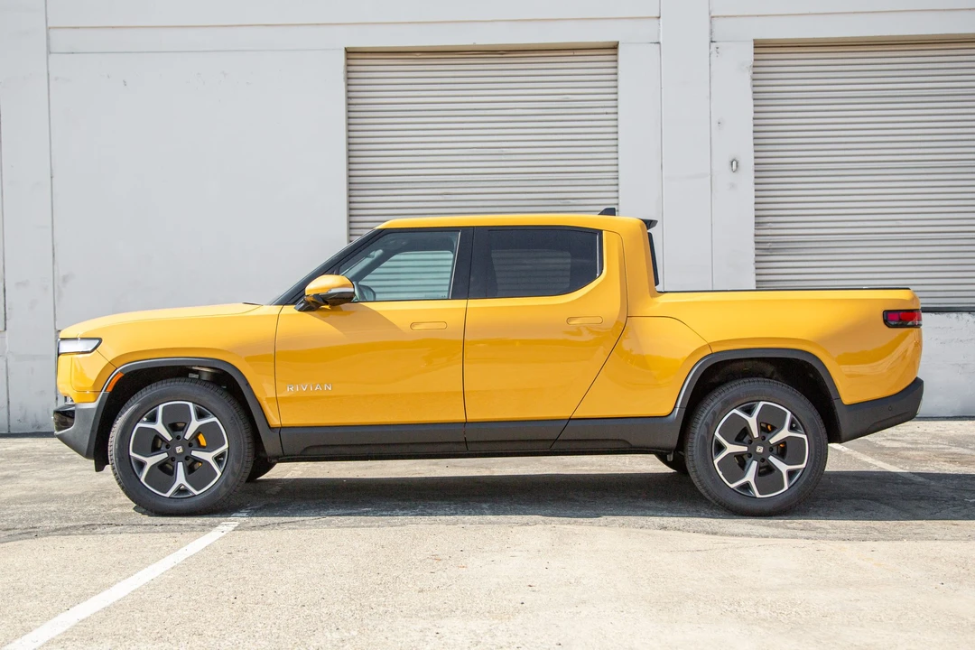 2022 Rivian R1T - Image 9 of 31
