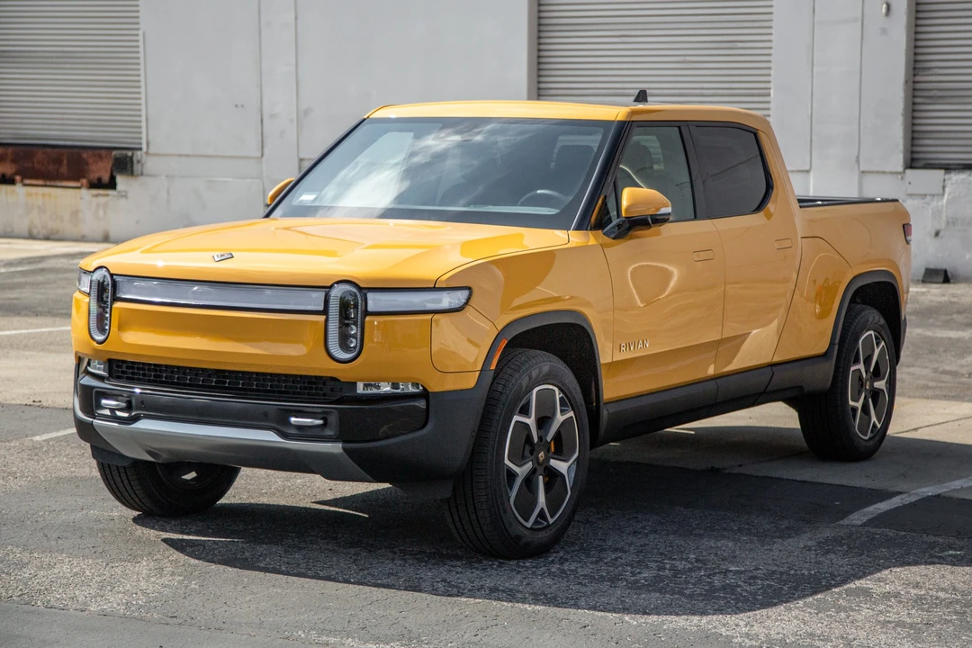 2022 Rivian R1T - Image 2 of 31
