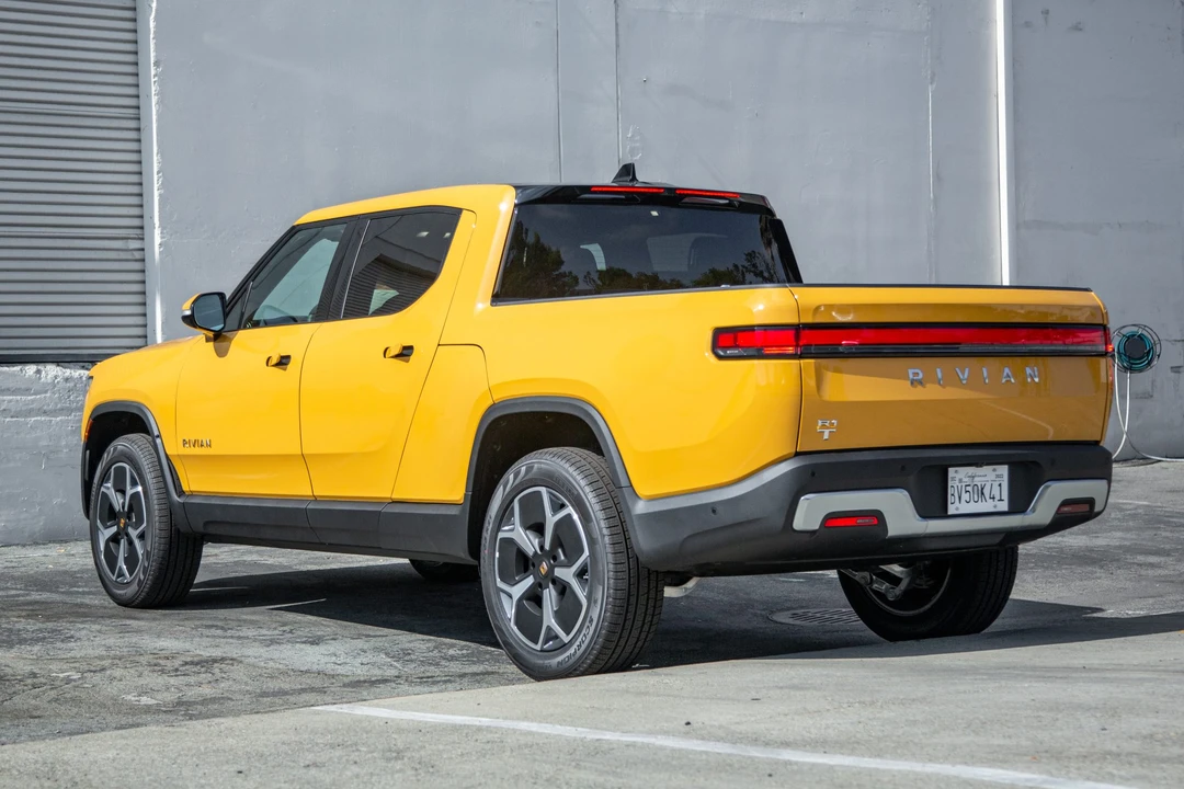 2022 Rivian R1T - Image 8 of 31