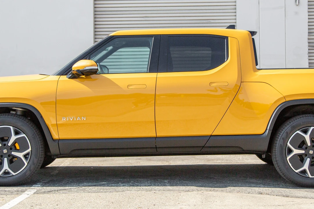 2022 Rivian R1T - Image 12 of 31