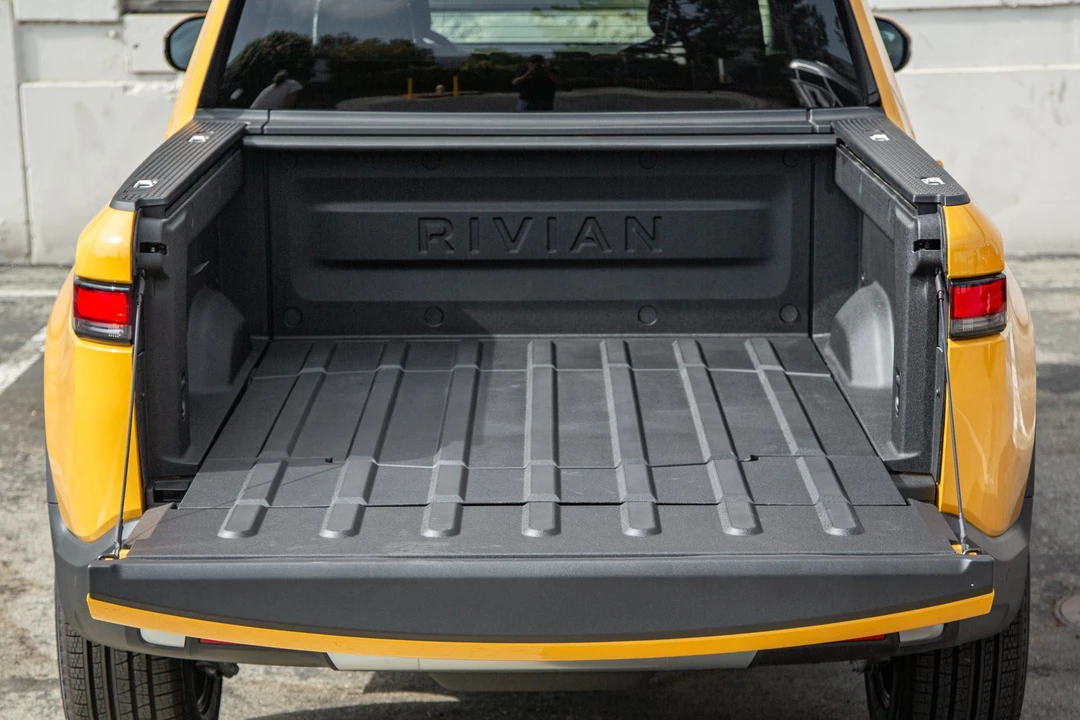 2022 Rivian R1T - Image 18 of 31