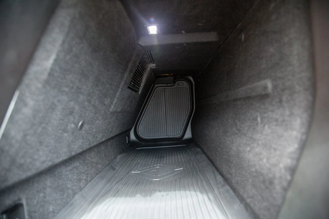 2022 Rivian R1T - Image 23 of 31