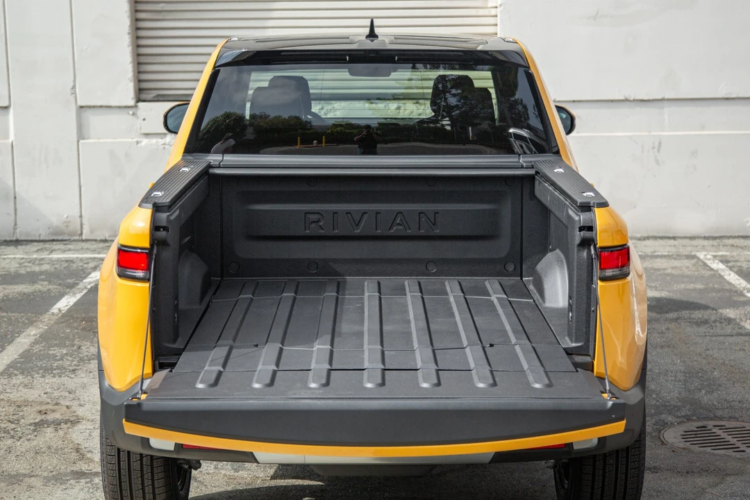 2022 Rivian R1T - Image 17 of 31