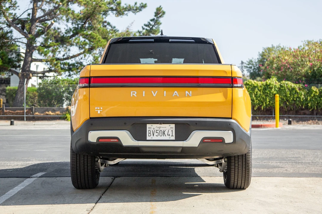 2022 Rivian R1T - Image 7 of 31
