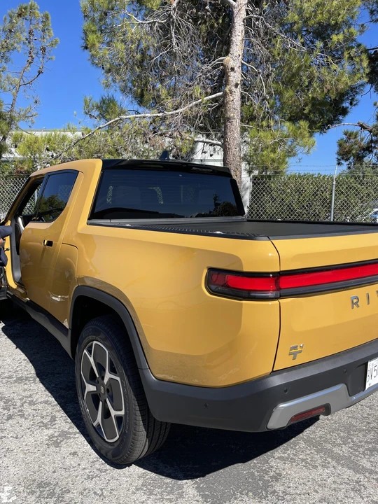 2022 Rivian R1T - Image 14 of 31