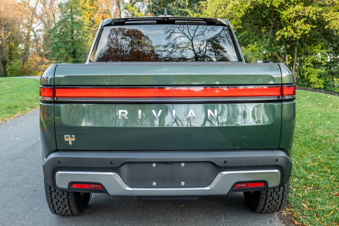 2022 Rivian R1T - Image 7 of 31