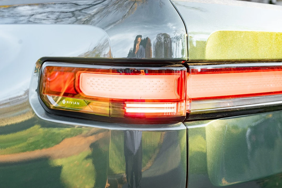 2022 Rivian R1T - Image 13 of 31