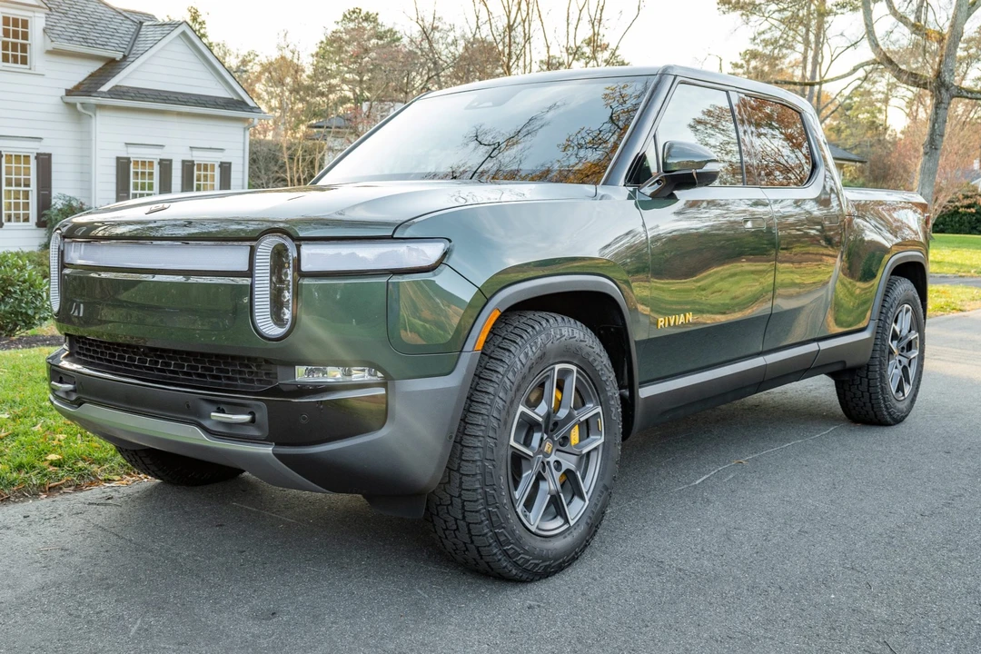 2022 Rivian R1T - Image 2 of 31