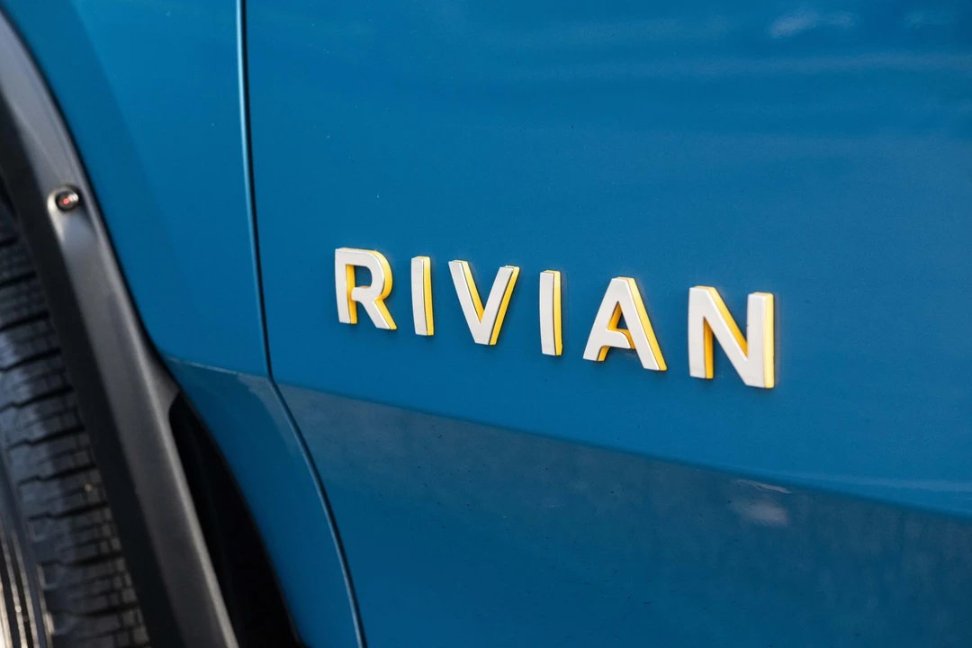 2022 Rivian R1T - Image 18 of 31