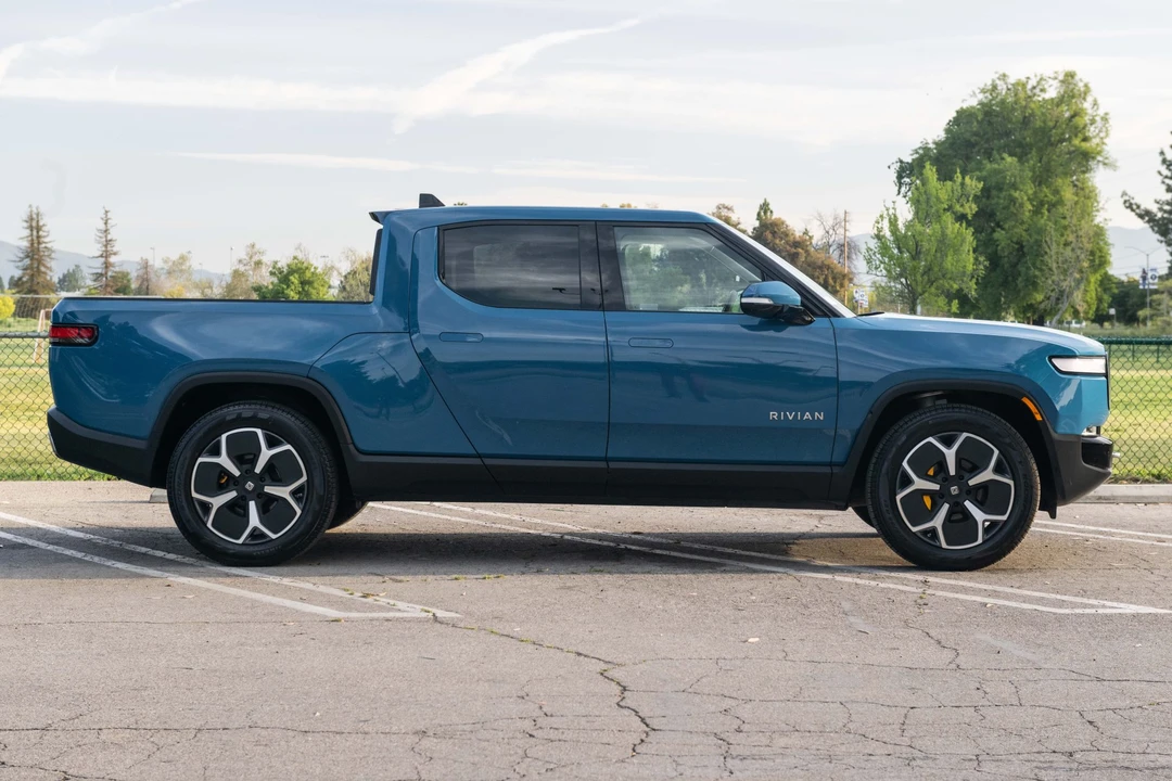2022 Rivian R1T - Image 7 of 31