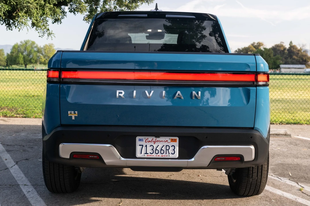 2022 Rivian R1T - Image 5 of 31