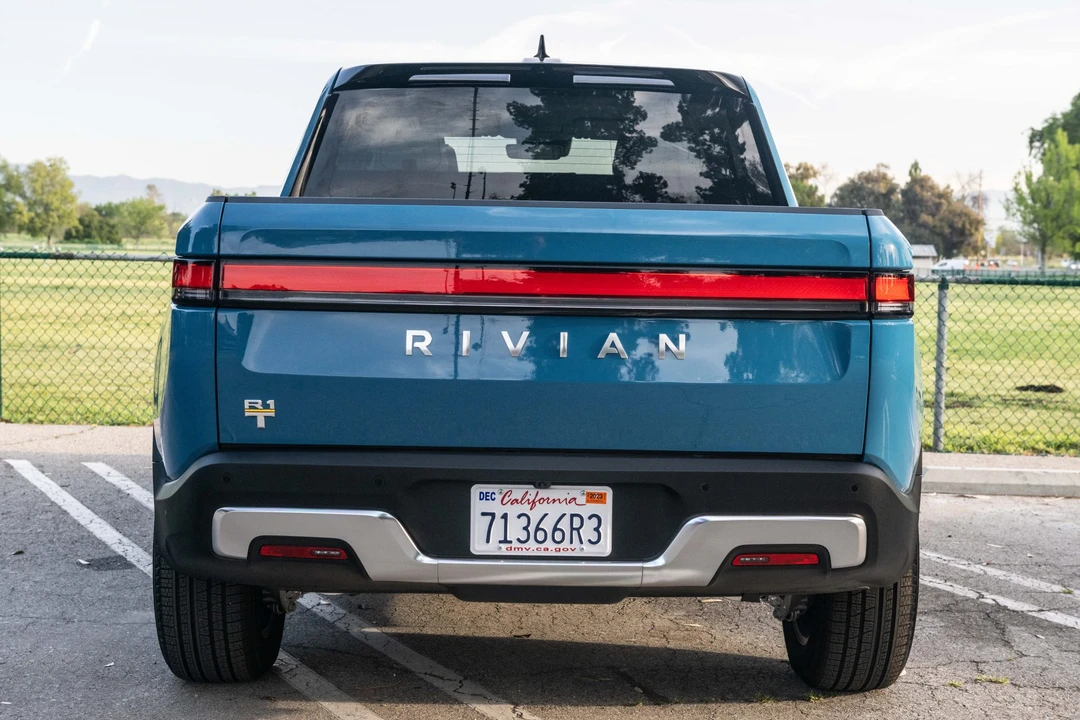 2022 Rivian R1T - Image 4 of 31