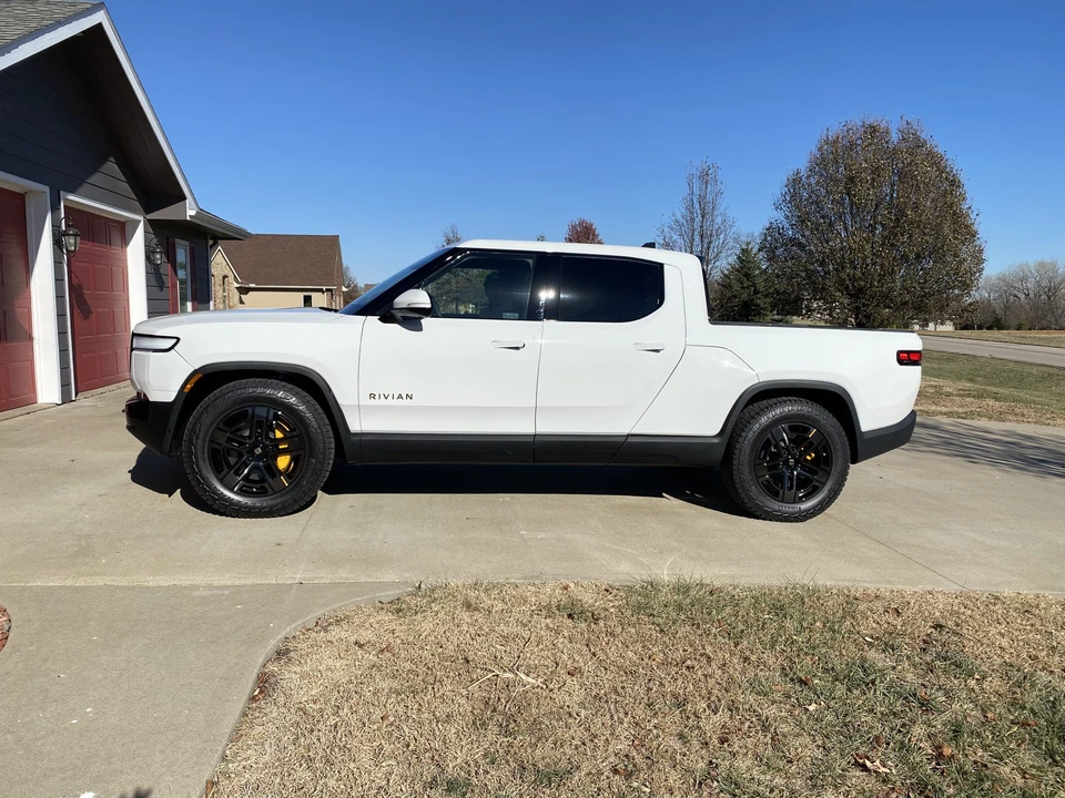 2022 Rivian R1T - Image 8 of 31