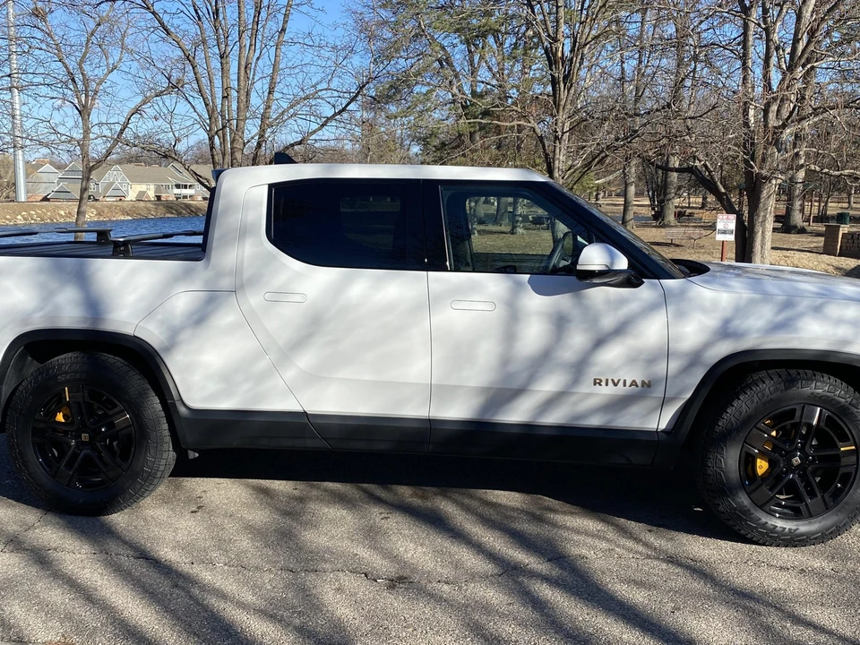 2022 Rivian R1T - Image 18 of 31