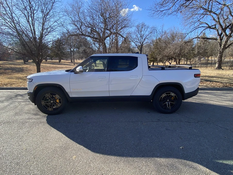 2022 Rivian R1T - Image 6 of 31
