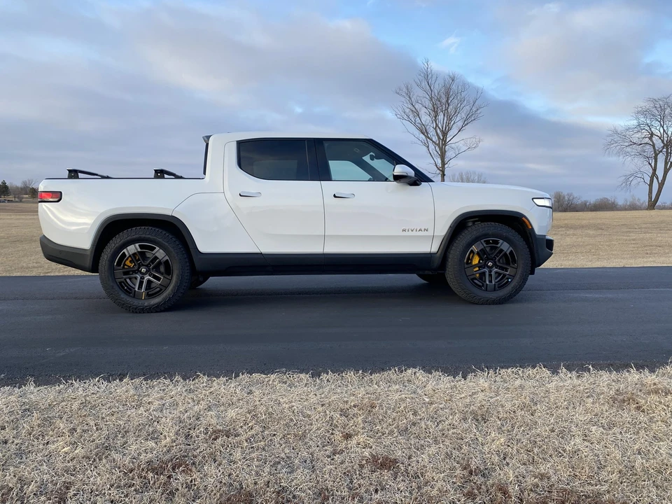 2022 Rivian R1T - Image 16 of 31
