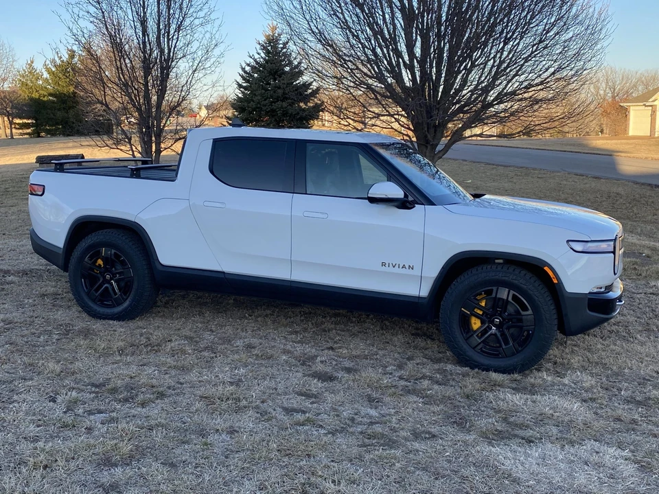 2022 Rivian R1T - Image 19 of 31