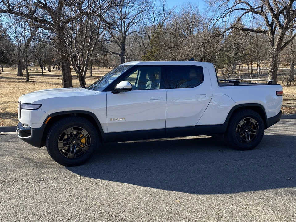 2022 Rivian R1T - Image 5 of 31