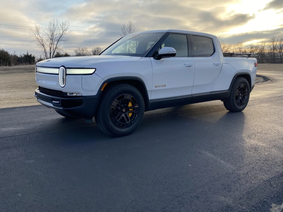 2022 Rivian R1T - Image 4 of 31