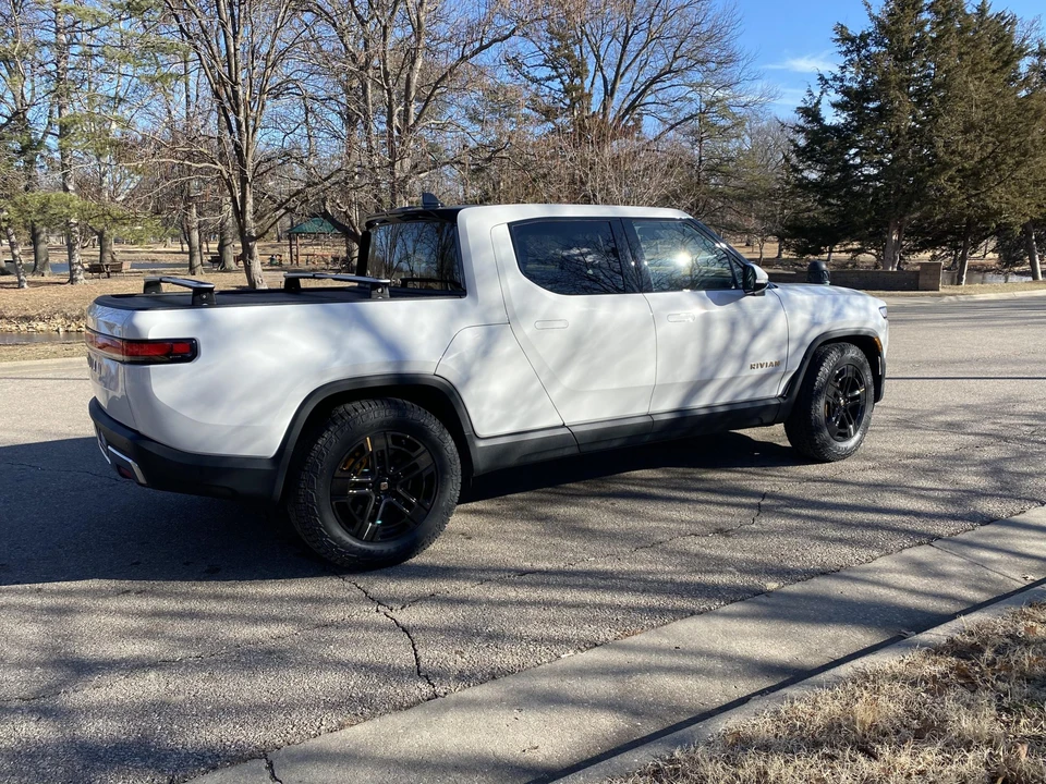2022 Rivian R1T - Image 15 of 31