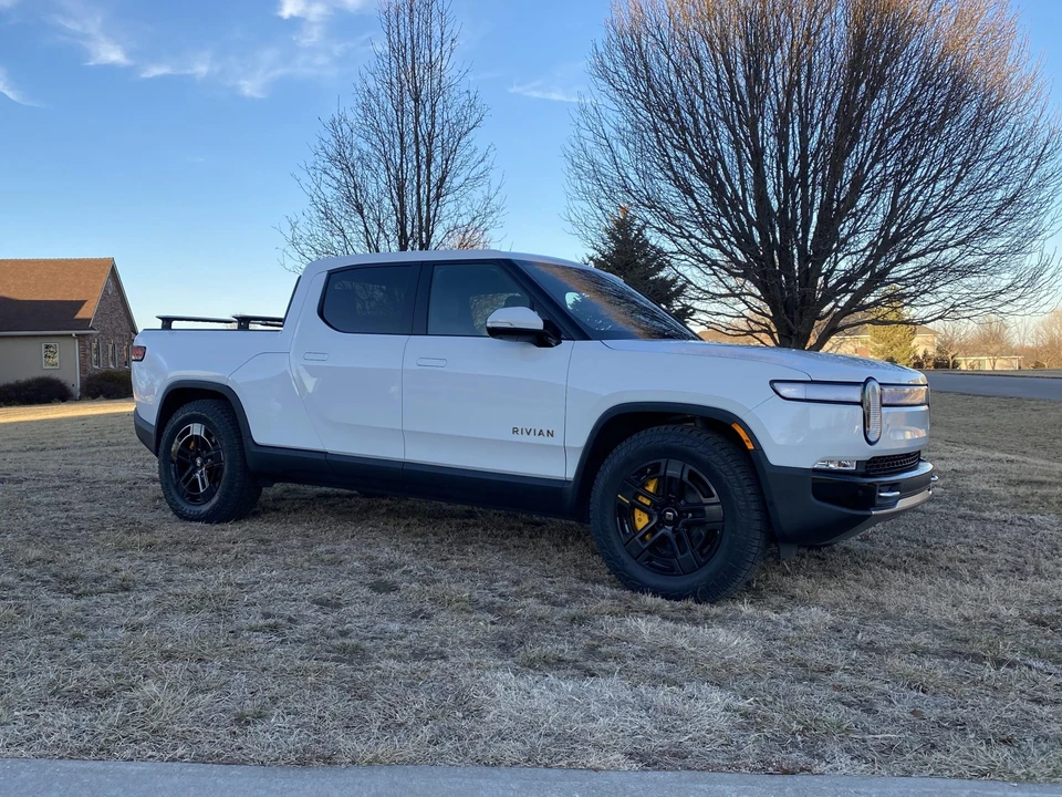 2022 Rivian R1T - Image 20 of 31