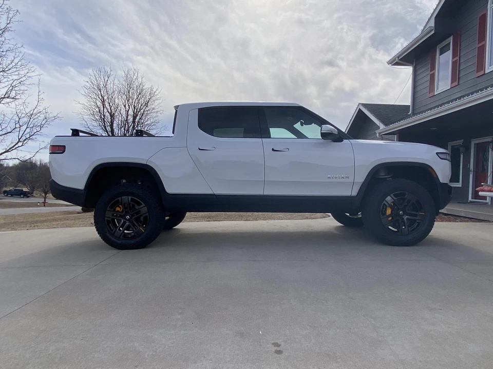 2022 Rivian R1T - Image 17 of 31