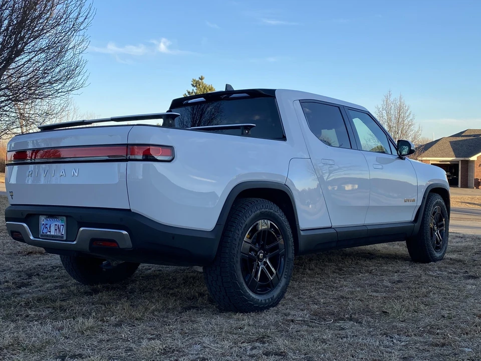 2022 Rivian R1T - Image 14 of 31