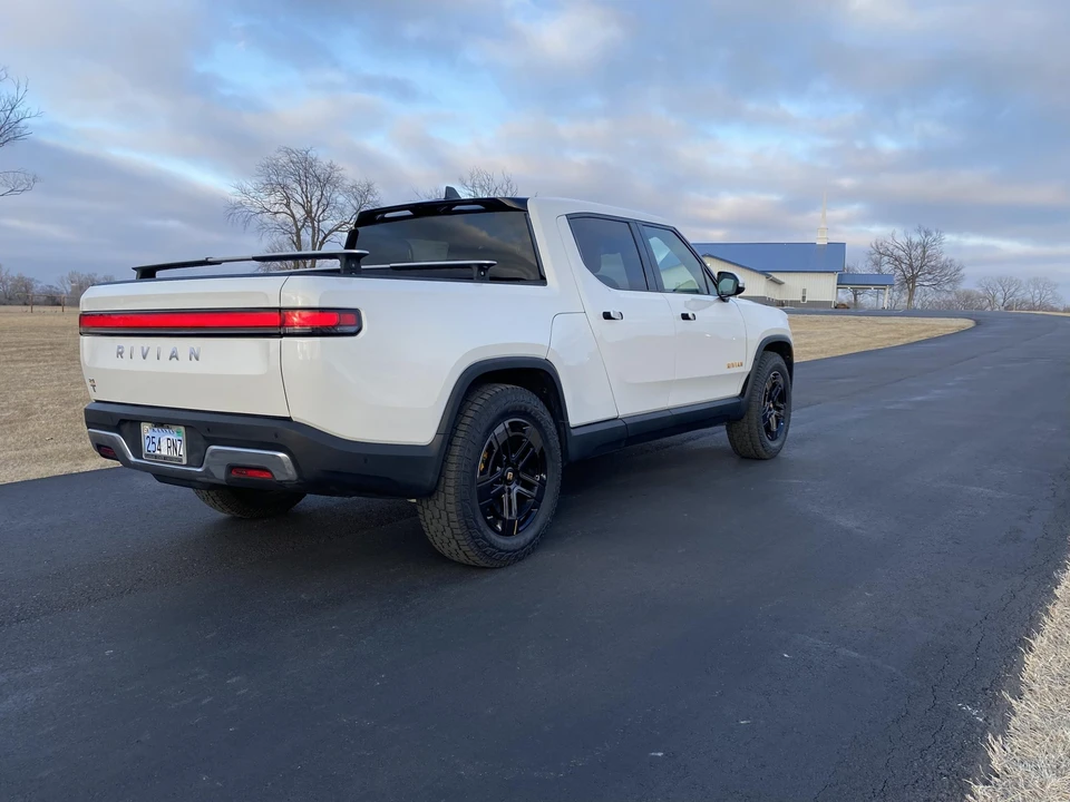 2022 Rivian R1T - Image 13 of 31