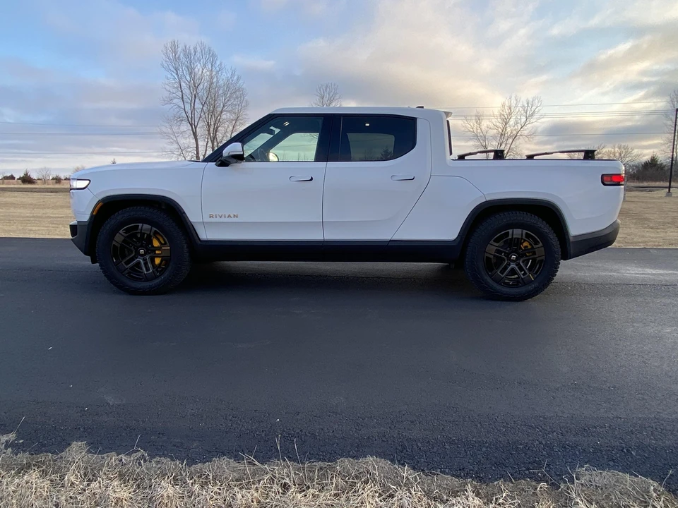 2022 Rivian R1T - Image 7 of 31