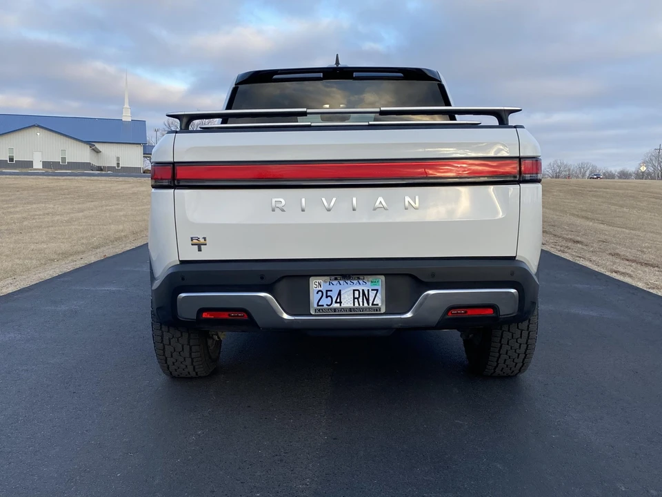 2022 Rivian R1T - Image 11 of 31