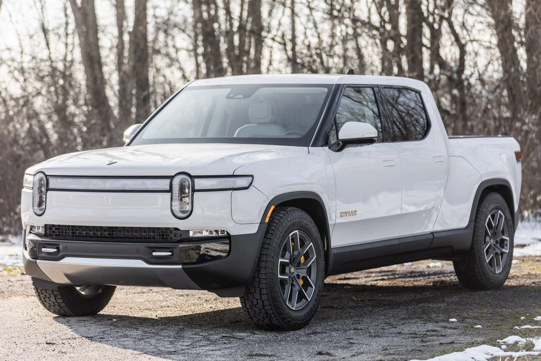 2022 Rivian R1T - Image 2 of 31