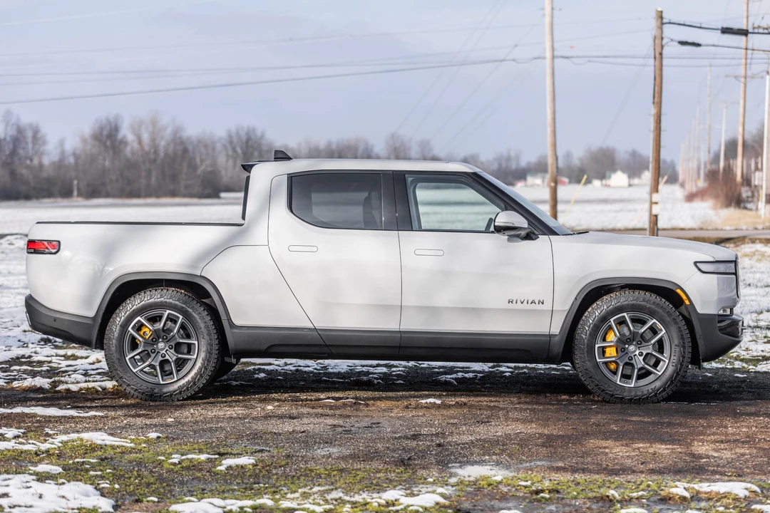 2022 Rivian R1T - Image 7 of 31