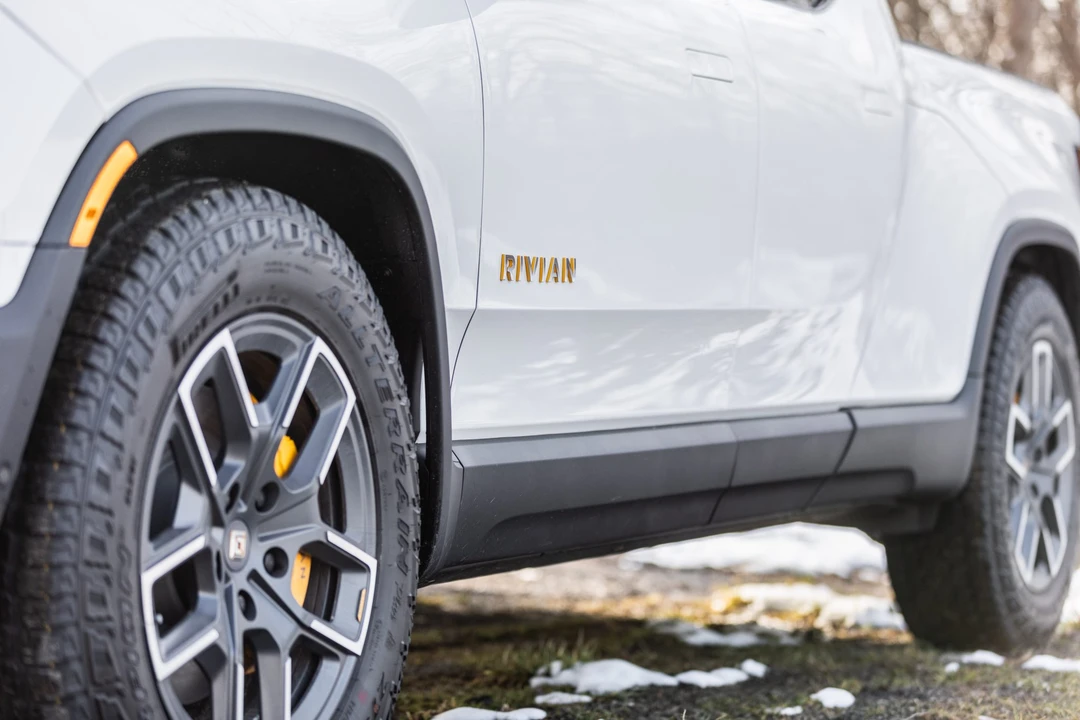 2022 Rivian R1T - Image 14 of 31