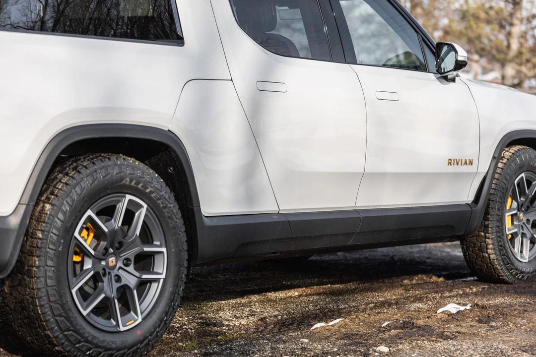 2022 Rivian R1T - Image 9 of 31