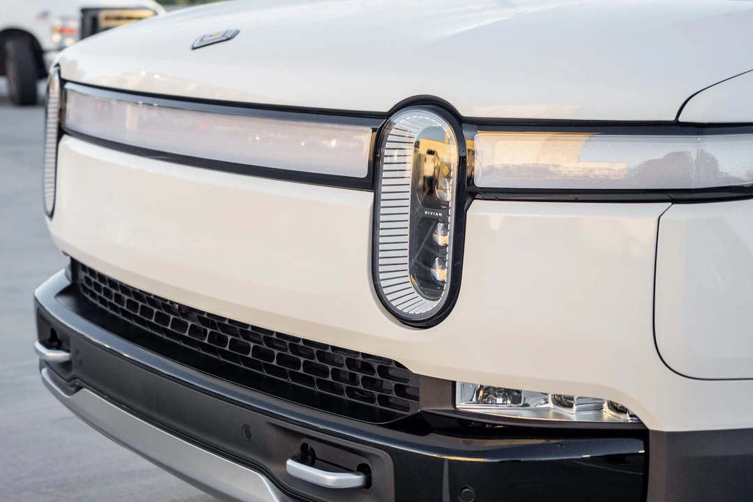 2022 Rivian R1T - Image 17 of 31