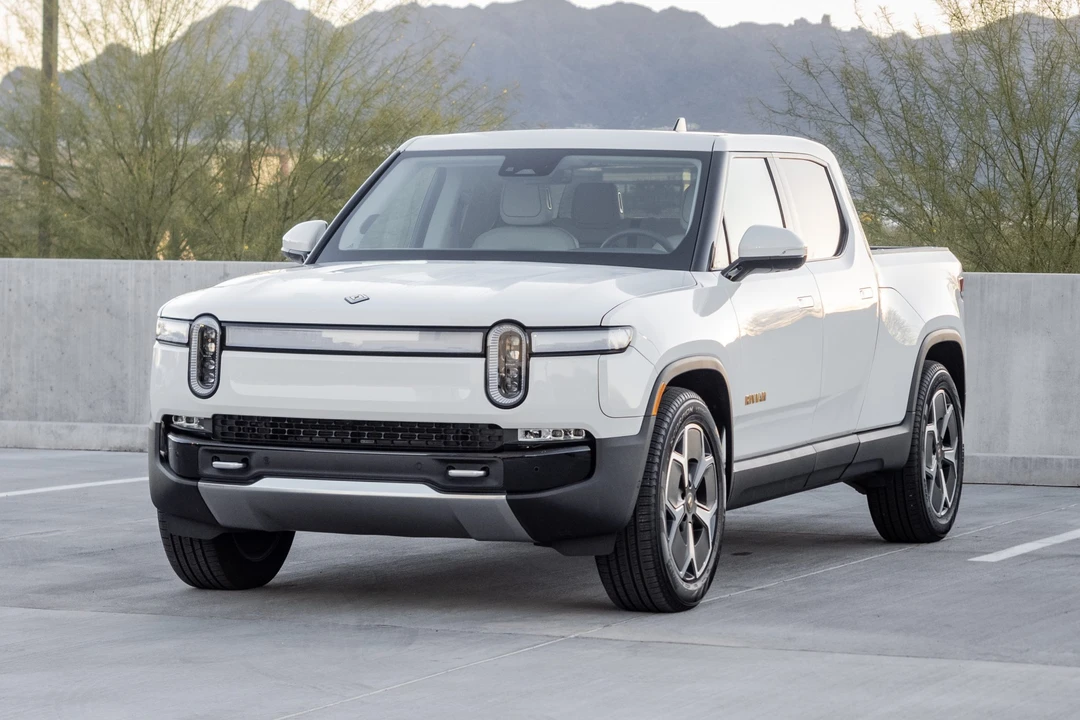 2022 Rivian R1T - Image 2 of 31