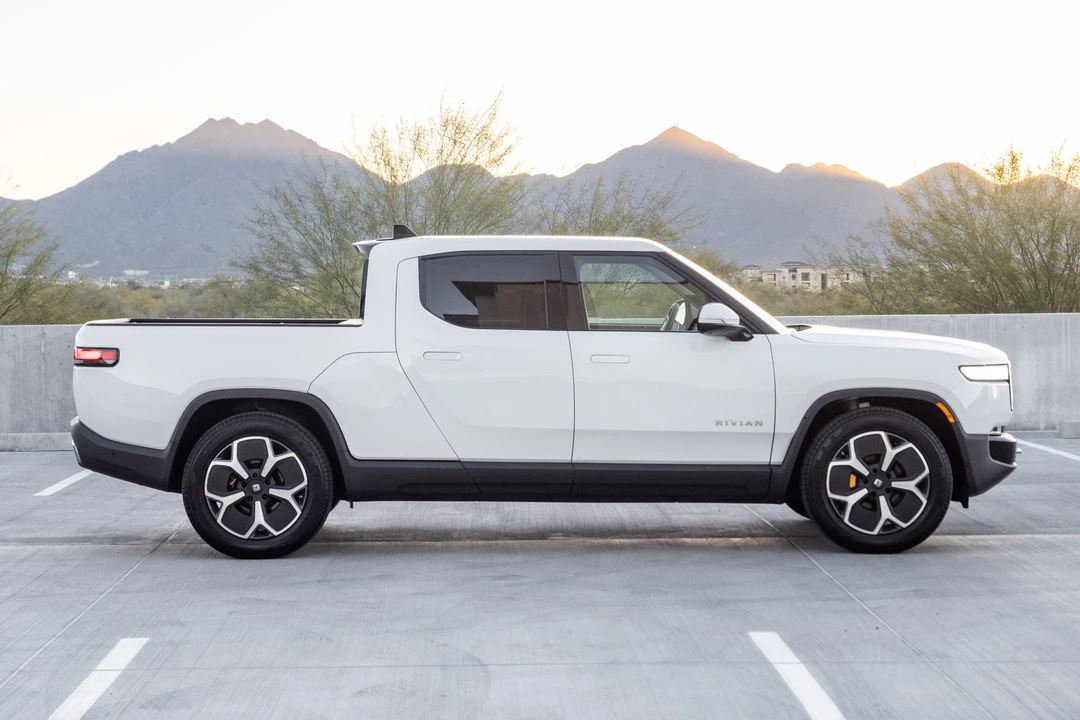 2022 Rivian R1T - Image 7 of 31