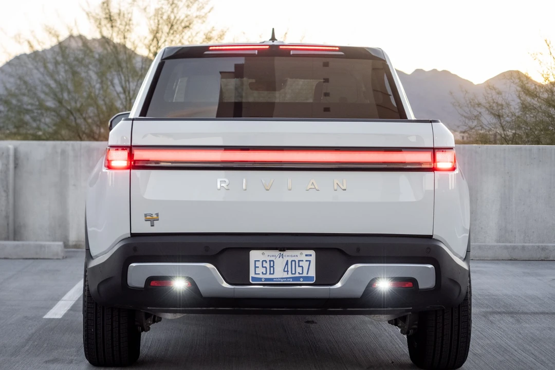 2022 Rivian R1T - Image 18 of 31
