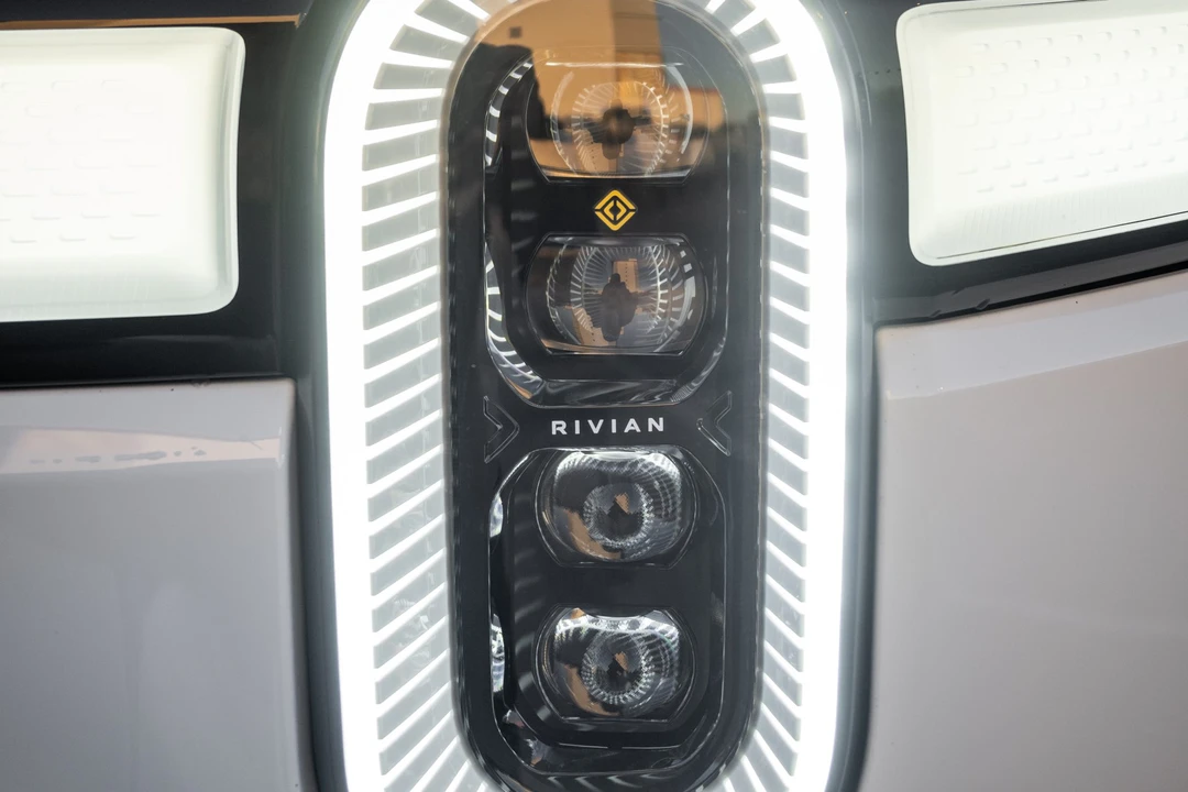 2022 Rivian R1T - Image 14 of 31